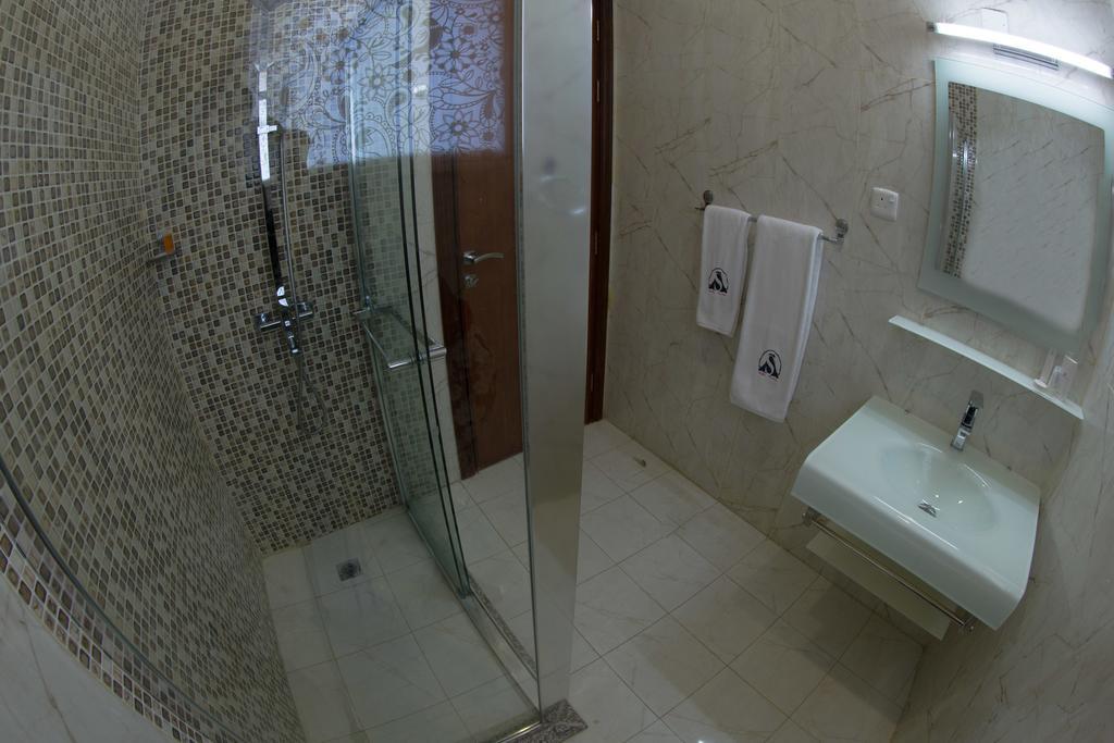 Sara Plaza (Adults Only) Aparthotel Kuwait City Room photo