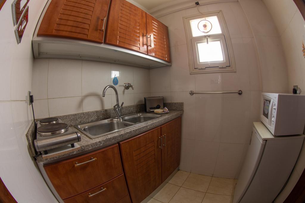 Sara Plaza (Adults Only) Aparthotel Kuwait City Room photo