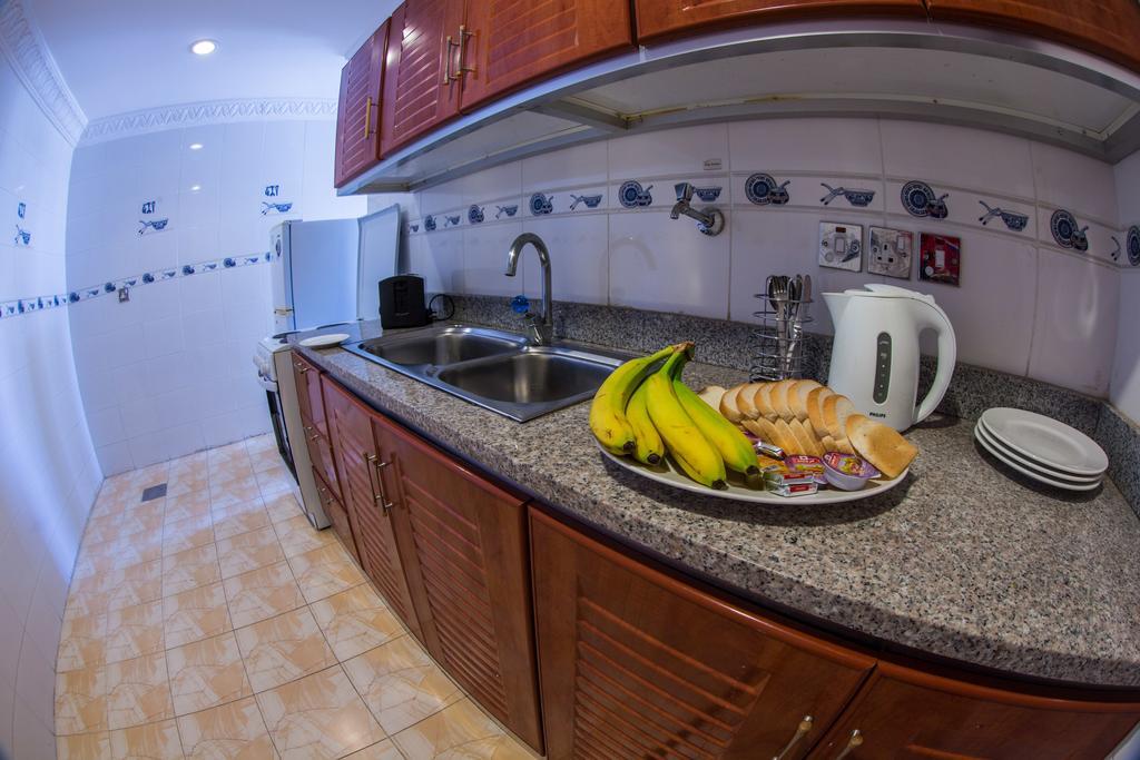 Sara Plaza (Adults Only) Aparthotel Kuwait City Room photo