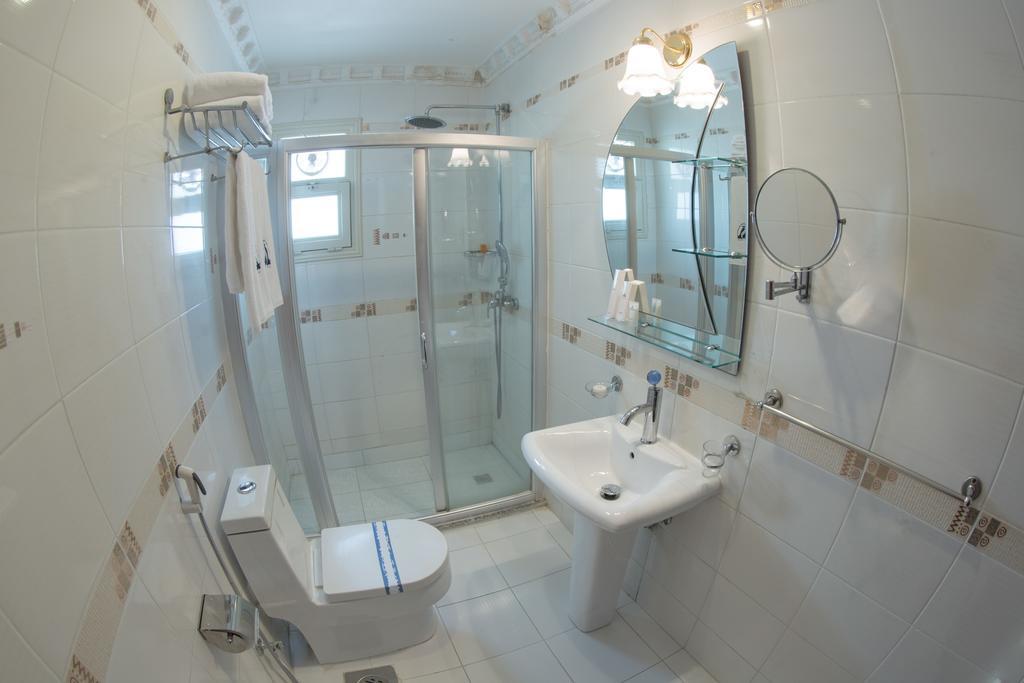 Sara Plaza (Adults Only) Aparthotel Kuwait City Room photo