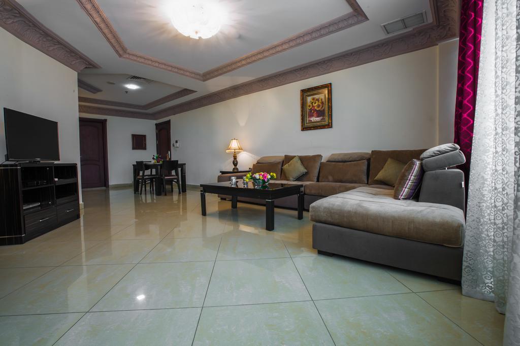 Sara Plaza (Adults Only) Aparthotel Kuwait City Room photo